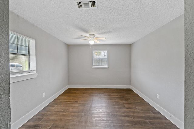 3421 3rd Avenue N, Texas City, TX 77590