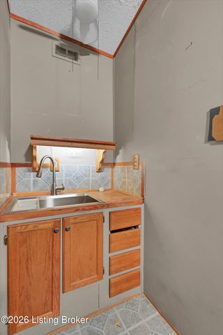 4209 Clark St, Louisville, KY 40213