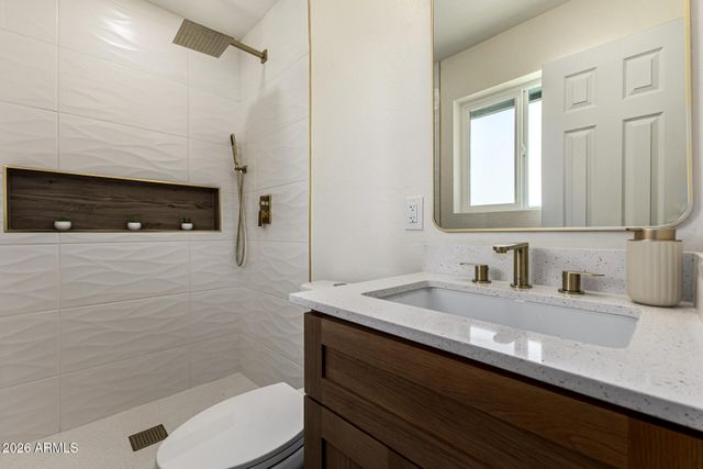 2122 W DAHLIA Drive, Phoenix, AZ 85029