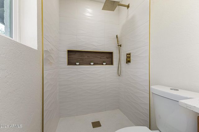 2122 W DAHLIA Drive, Phoenix, AZ 85029