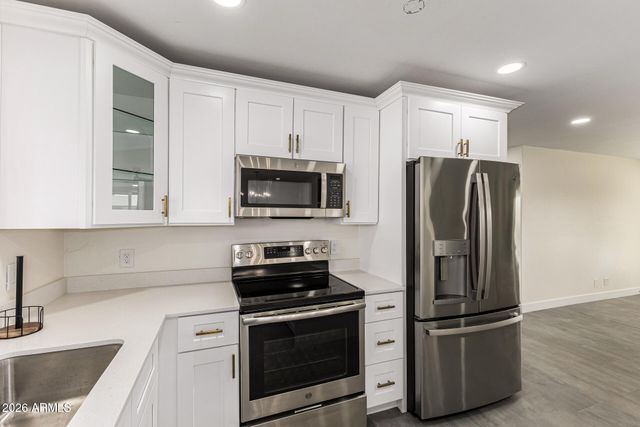 2122 W DAHLIA Drive, Phoenix, AZ 85029