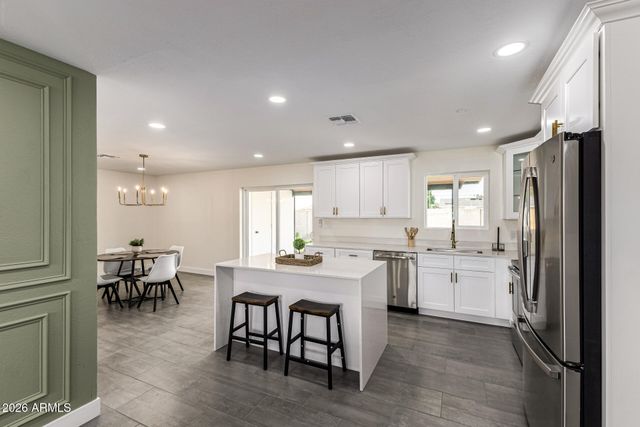 2122 W DAHLIA Drive, Phoenix, AZ 85029