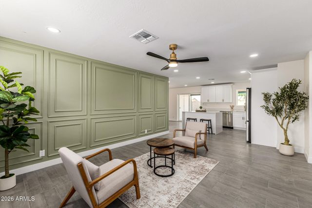 2122 W DAHLIA Drive, Phoenix, AZ 85029