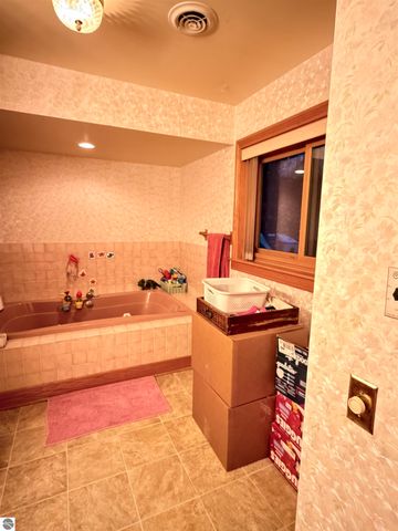 10027 E Grandview Court, Traverse City, MI 49684