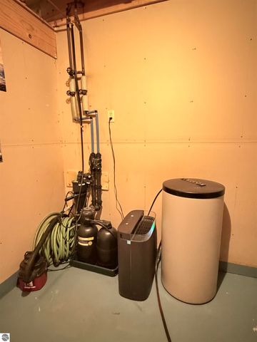 10027 E Grandview Court, Traverse City, MI 49684