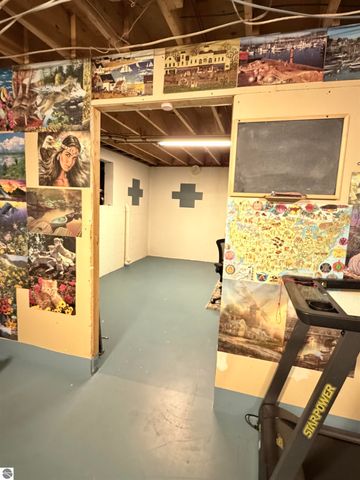 10027 E Grandview Court, Traverse City, MI 49684