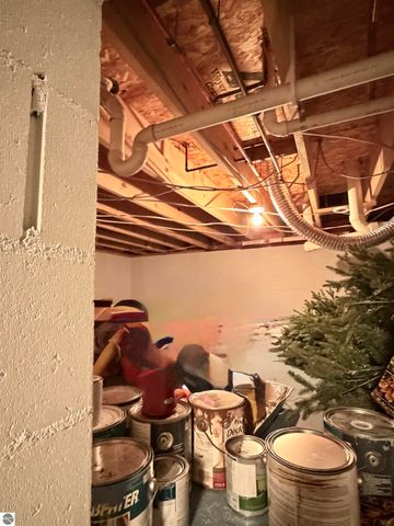 10027 E Grandview Court, Traverse City, MI 49684