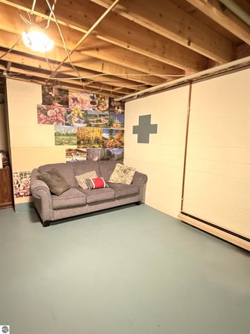 10027 E Grandview Court, Traverse City, MI 49684