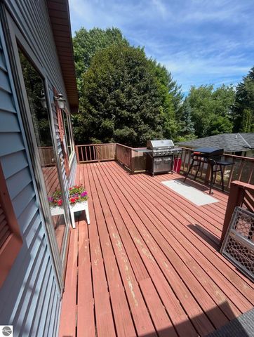 10027 E Grandview Court, Traverse City, MI 49684