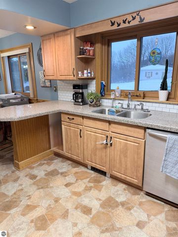 10027 E Grandview Court, Traverse City, MI 49684