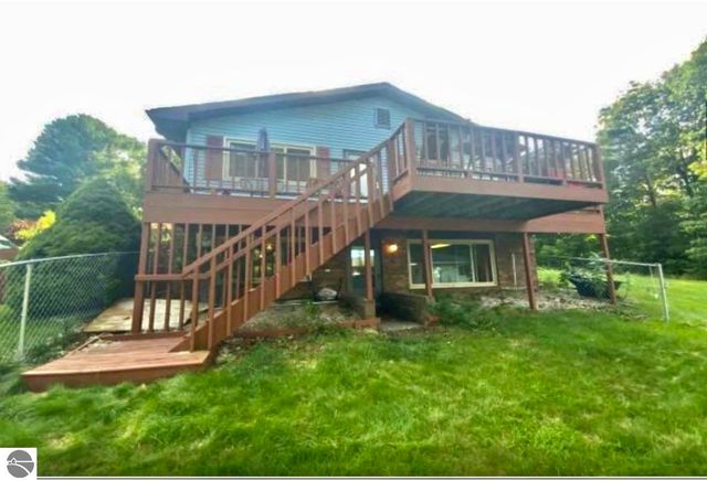 10027 E Grandview Court, Traverse City, MI 49684