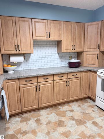 10027 E Grandview Court, Traverse City, MI 49684