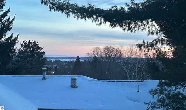 10027 E Grandview Court, Traverse City, MI 49684