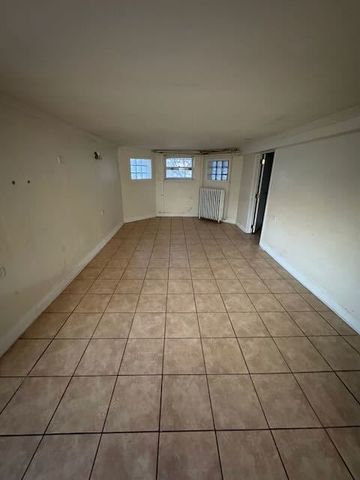 5059 W Argyle Street, Chicago, IL 60630