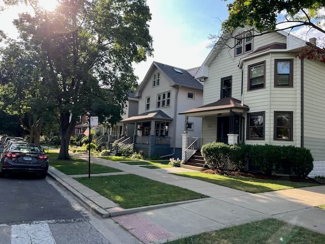 5059 W Argyle Street, Chicago, IL 60630