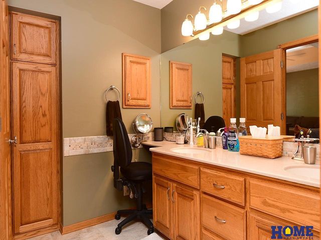 7211 Woody Creek Lane, Lincoln, NE 68516