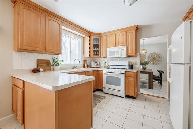 734 Eastwood Circle, Webster, NY 14580