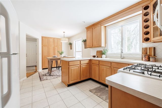 734 Eastwood Circle, Webster, NY 14580