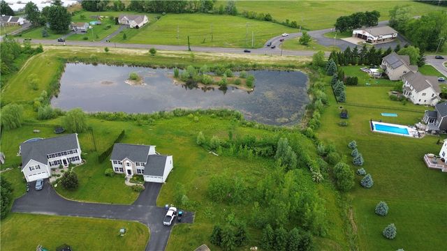 67 Kings Mill Ct, Penfield, NY 14526