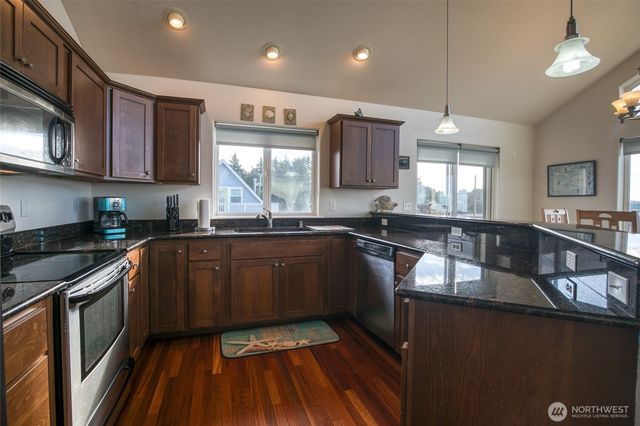 24 Darien Lane, Pacific Beach, WA 98571