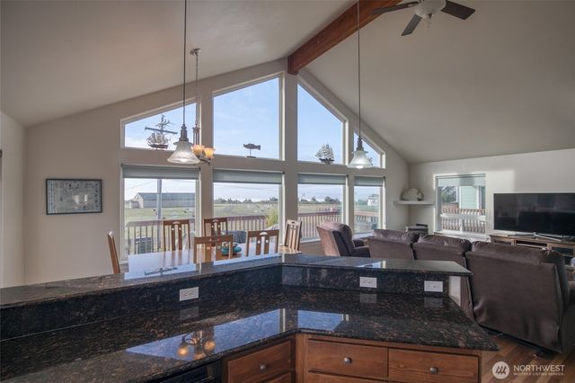 24 Darien Lane, Pacific Beach, WA 98571