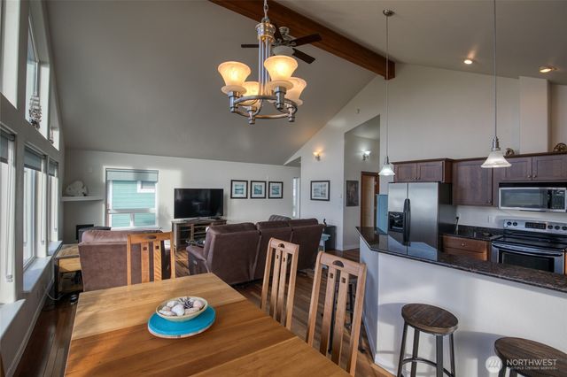 24 Darien Lane, Pacific Beach, WA 98571