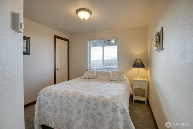 24 Darien Lane, Pacific Beach, WA 98571