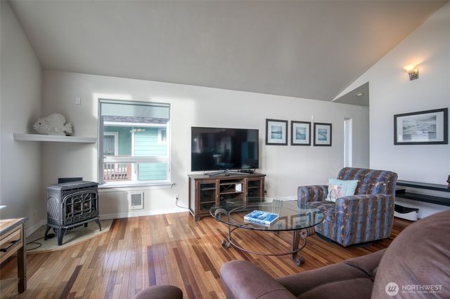 24 Darien Lane, Pacific Beach, WA 98571