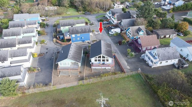 24 Darien Lane, Pacific Beach, WA 98571