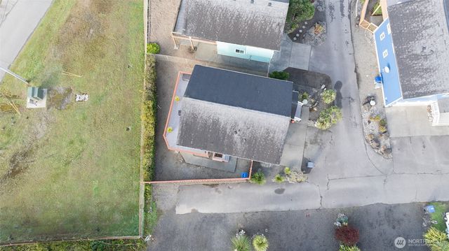 24 Darien Lane, Pacific Beach, WA 98571