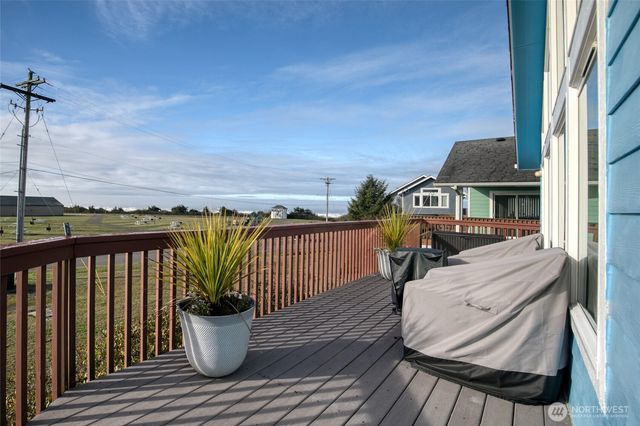 24 Darien Lane, Pacific Beach, WA 98571