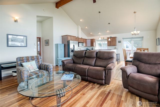 24 Darien Lane, Pacific Beach, WA 98571