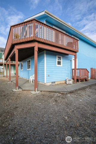 24 Darien Lane, Pacific Beach, WA 98571