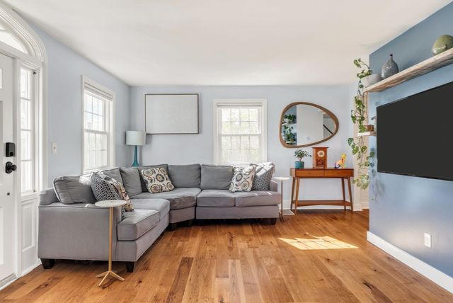 86 Potter Rd, Waltham, MA 02453