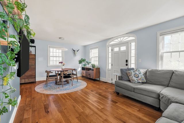 86 Potter Rd, Waltham, MA 02453