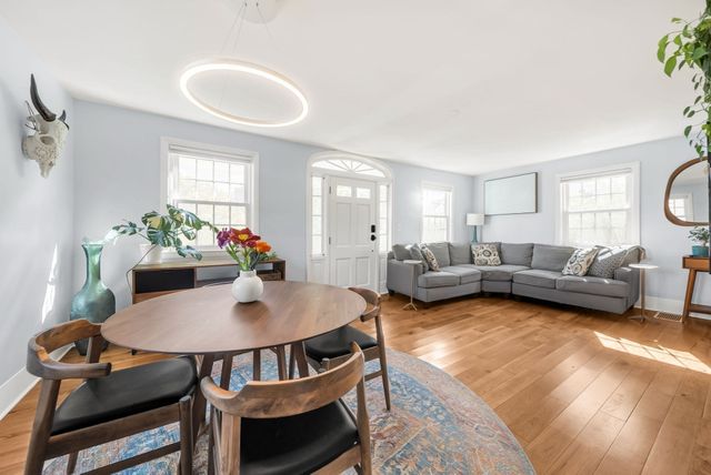 86 Potter Rd, Waltham, MA 02453
