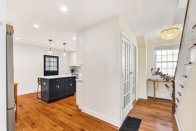 86 Potter Rd, Waltham, MA 02453