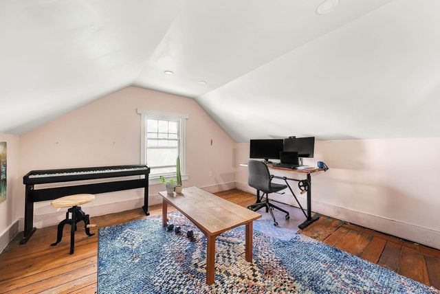 86 Potter Rd, Waltham, MA 02453