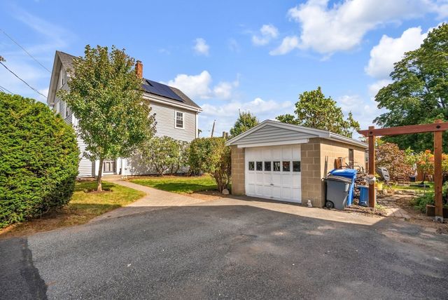 86 Potter Rd, Waltham, MA 02453