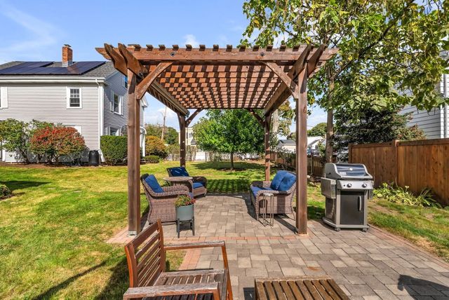 86 Potter Rd, Waltham, MA 02453