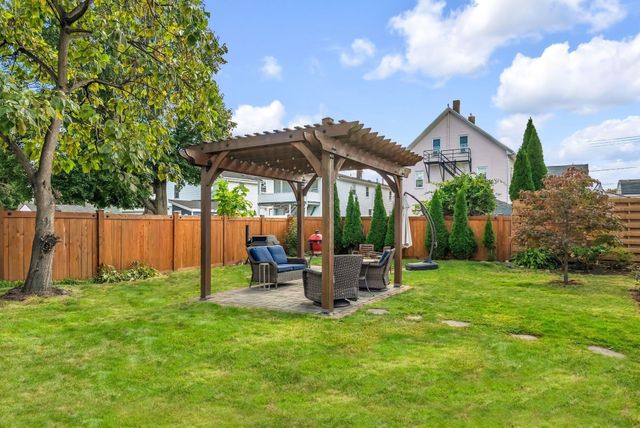 86 Potter Rd, Waltham, MA 02453