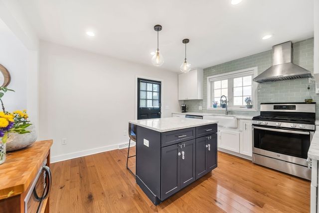 86 Potter Rd, Waltham, MA 02453