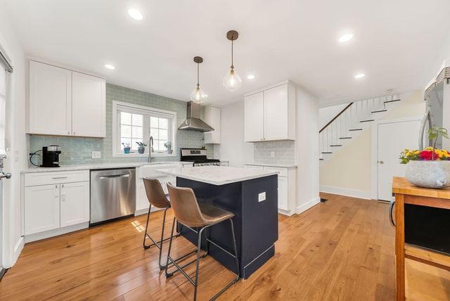 86 Potter Rd, Waltham, MA 02453