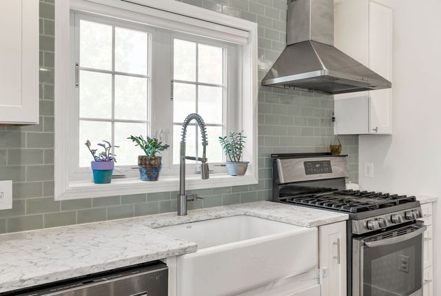 86 Potter Rd, Waltham, MA 02453