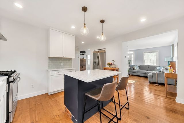 86 Potter Rd, Waltham, MA 02453