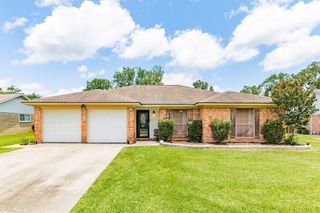 524 Daffodil Street, Lake Jackson, TX 77566