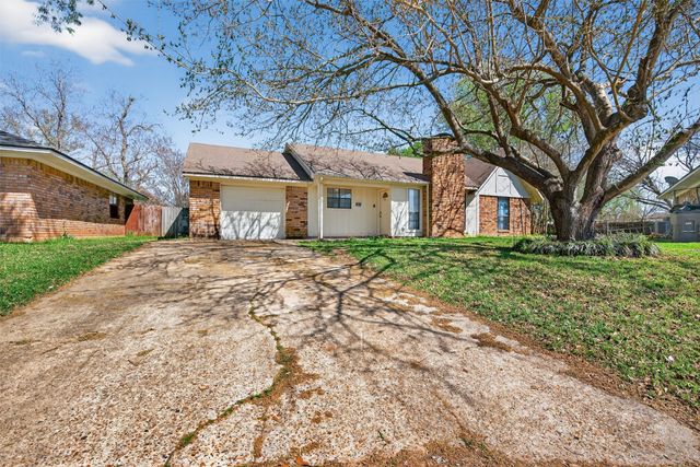 5521 E Meadow Drive, Bossier City, LA 71112