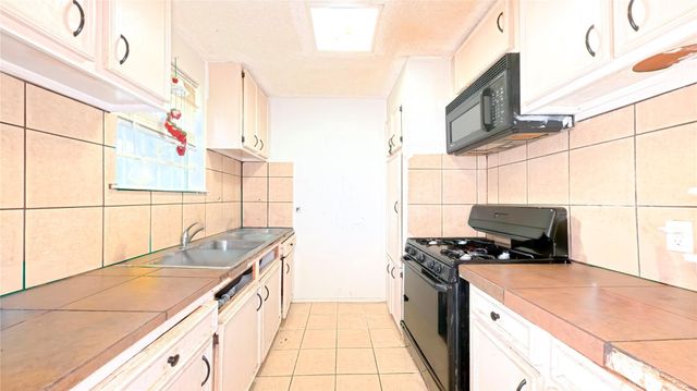 14531 Essendine Lane, Houston, TX 77045