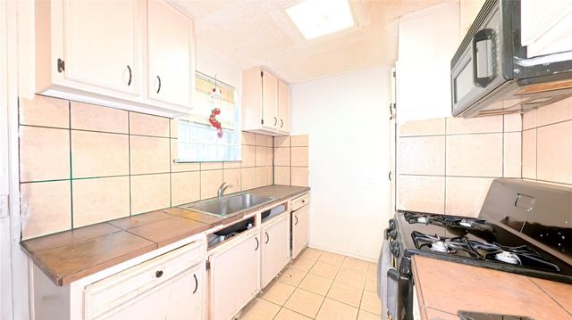 14531 Essendine Lane, Houston, TX 77045