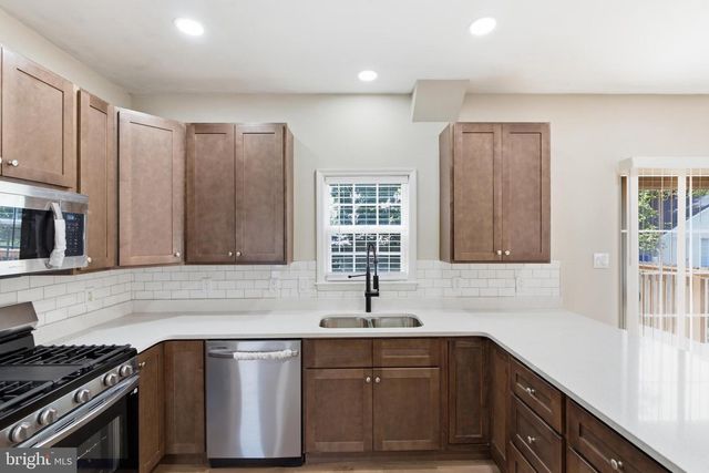 33 HOPKINS ST, Woodbury, NJ 08096